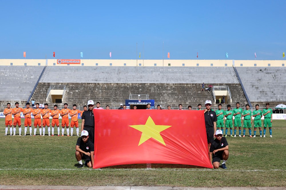 Quảng Ngãi trở lại ấn tượng, cầm hòa Lâm Đồng ngày ra quân - ảnh 1