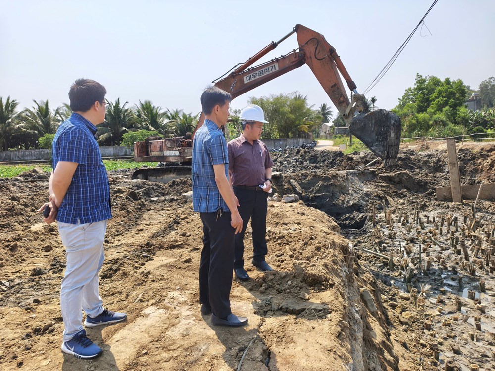 Người dân xã Tịnh Khê tự nguyện hiến đất, chung tay xây dựng cầu - ảnh 3