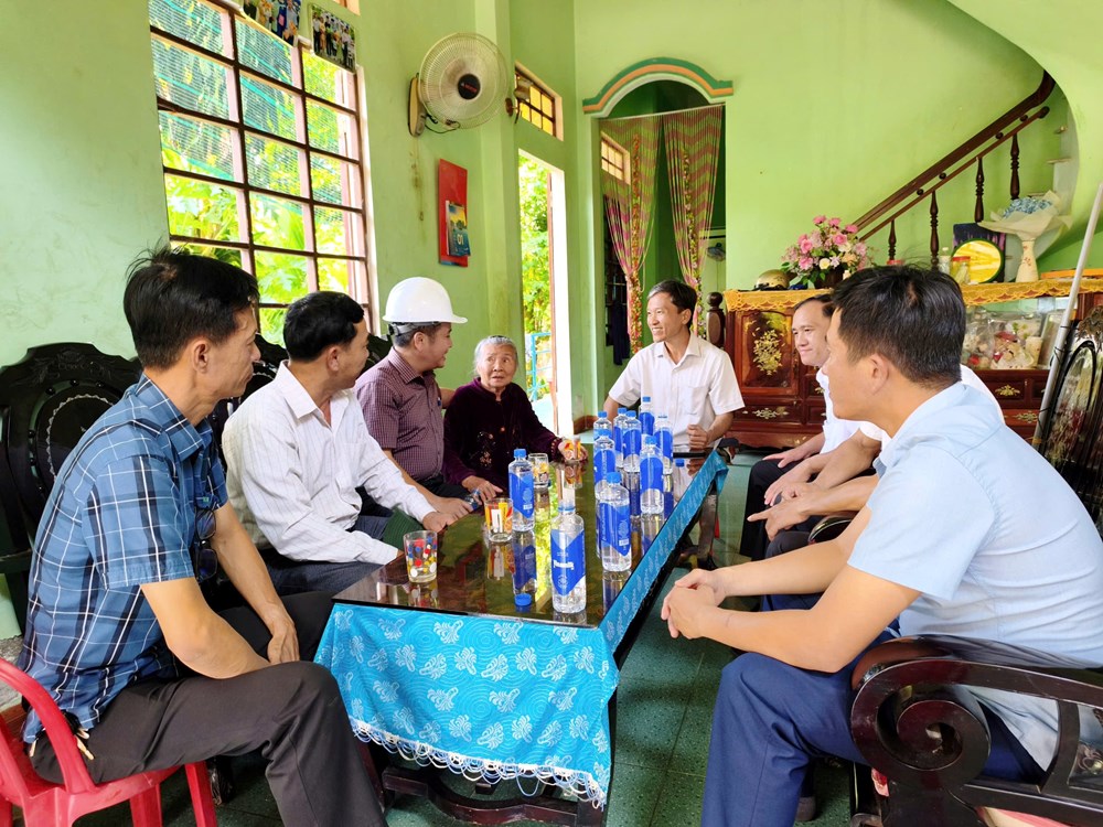 Người dân xã Tịnh Khê tự nguyện hiến đất, chung tay xây dựng cầu - ảnh 1