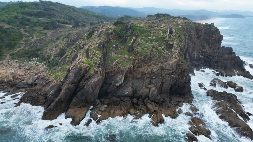 Hang Én – viên ngọc hoang sơ bên biển Sa Huỳnh - ảnh 4