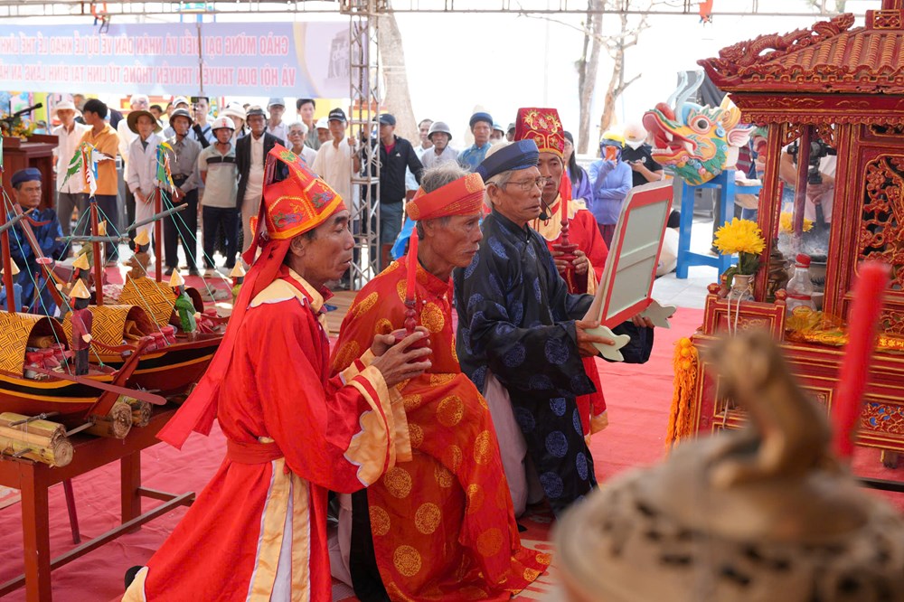 Lễ Khao lề thế lính Hoàng Sa trên đảo Lý Sơn - ảnh 1