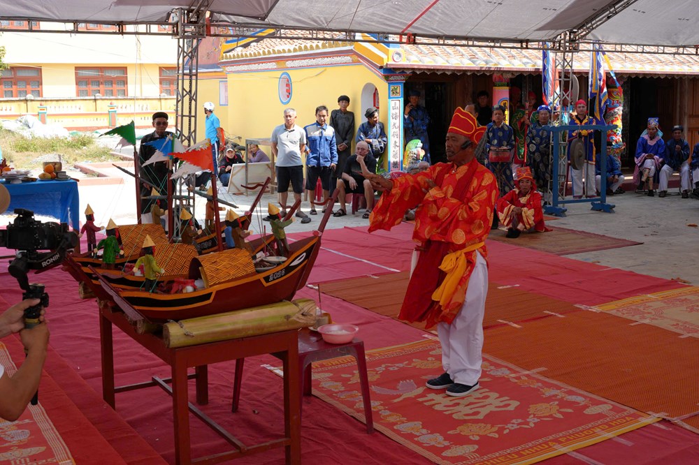 Lễ Khao lề thế lính Hoàng Sa trên đảo Lý Sơn - ảnh 2