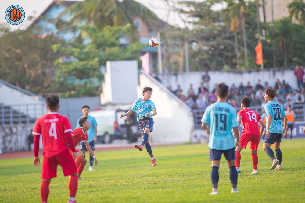 Hàng nghìn khán giả “tiếp lửa”, Quảng Ngãi thắng Đắk Lắk 1-0 - ảnh 2