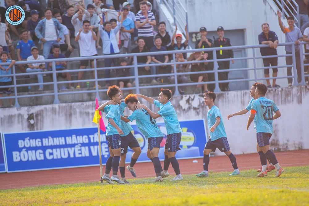 Hàng nghìn khán giả “tiếp lửa”, Quảng Ngãi thắng Đắk Lắk 1-0 - ảnh 5