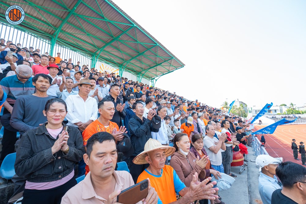 Hàng nghìn khán giả “tiếp lửa”, Quảng Ngãi thắng Đắk Lắk 1-0 - ảnh 4