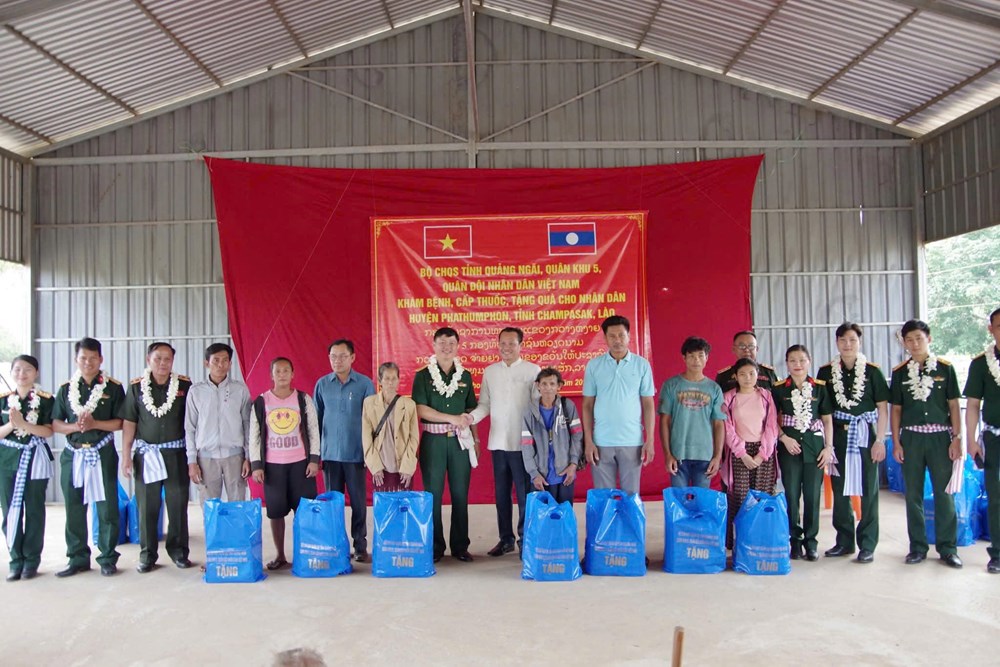 Lan tỏa nghĩa tình quân dân Việt - Lào tại Champasak dịp Bunpimay - ảnh 1