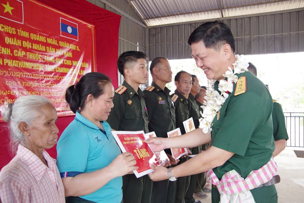 Lan tỏa nghĩa tình quân dân Việt - Lào tại Champasak dịp Bunpimay - ảnh 2