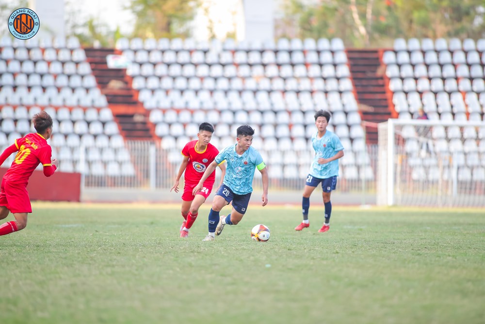 Quảng Ngãi thắng thuyết phục trên sân khách, vươn lên 7 điểm sau 3 trận - ảnh 1