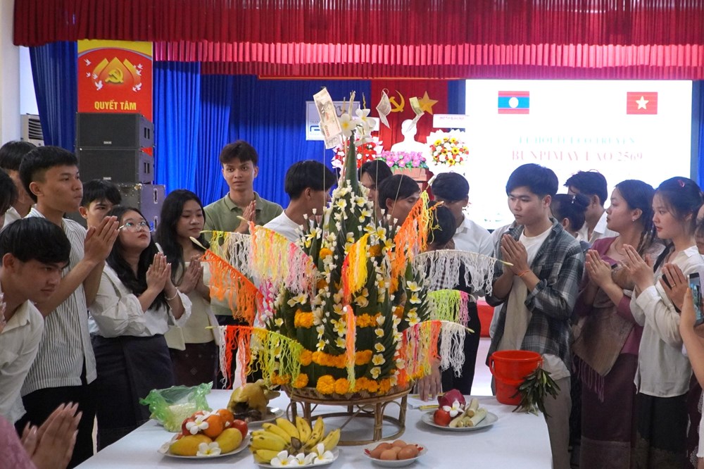 Ấm áp Lễ hội Bunpimay của sinh viên Lào tại Quảng Ngãi - ảnh 1