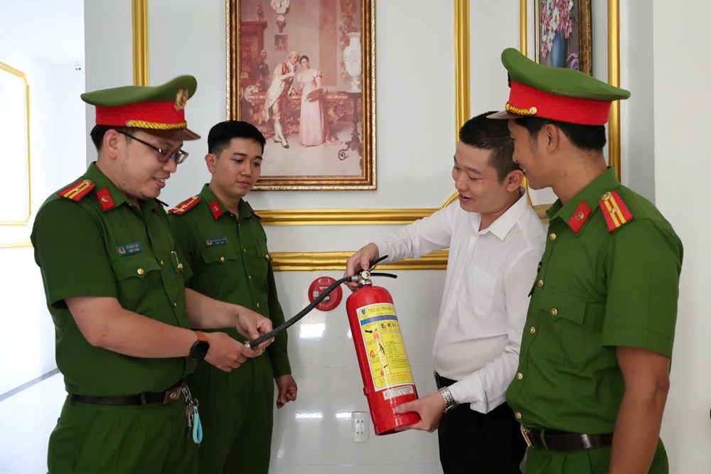 Quảng Ngãi tăng cường phòng cháy tại cơ sở lưu trú mùa du lịch - ảnh 4