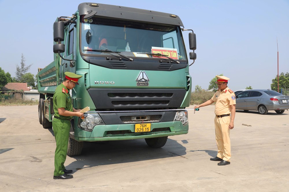 Quảng Ngãi siết chặt quản lý xe tải trọng lớn, ngăn ngừa mất ATGT - ảnh 4
