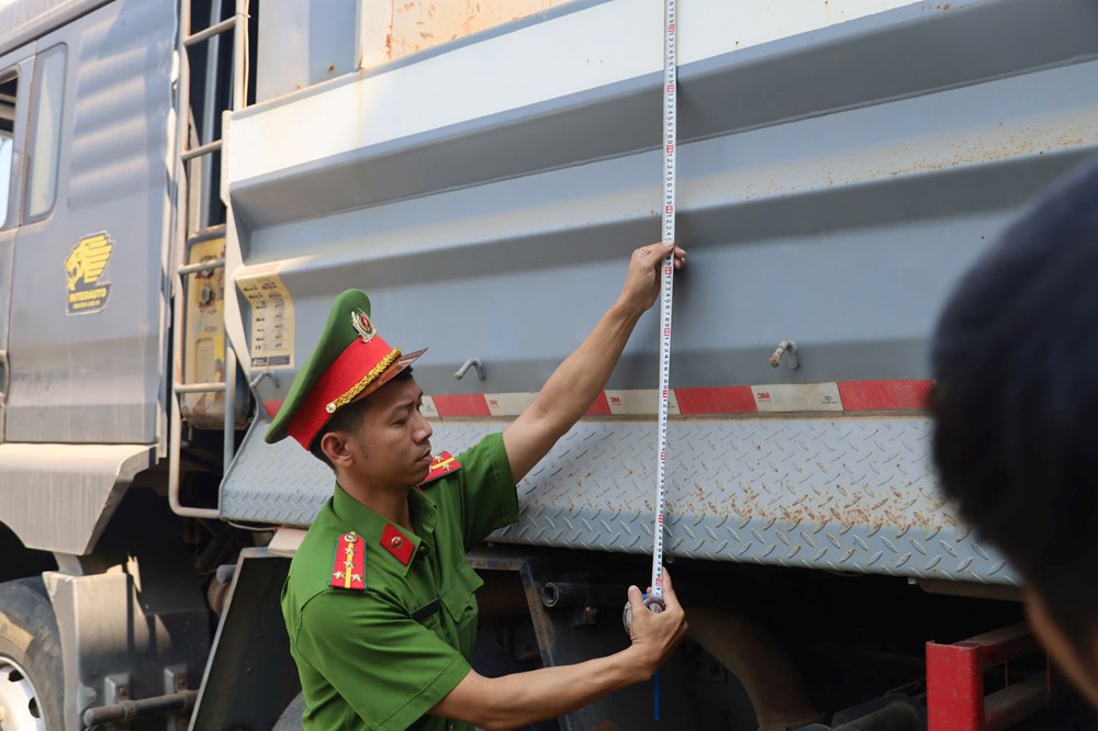Quảng Ngãi siết chặt quản lý xe tải trọng lớn, ngăn ngừa mất ATGT - ảnh 3