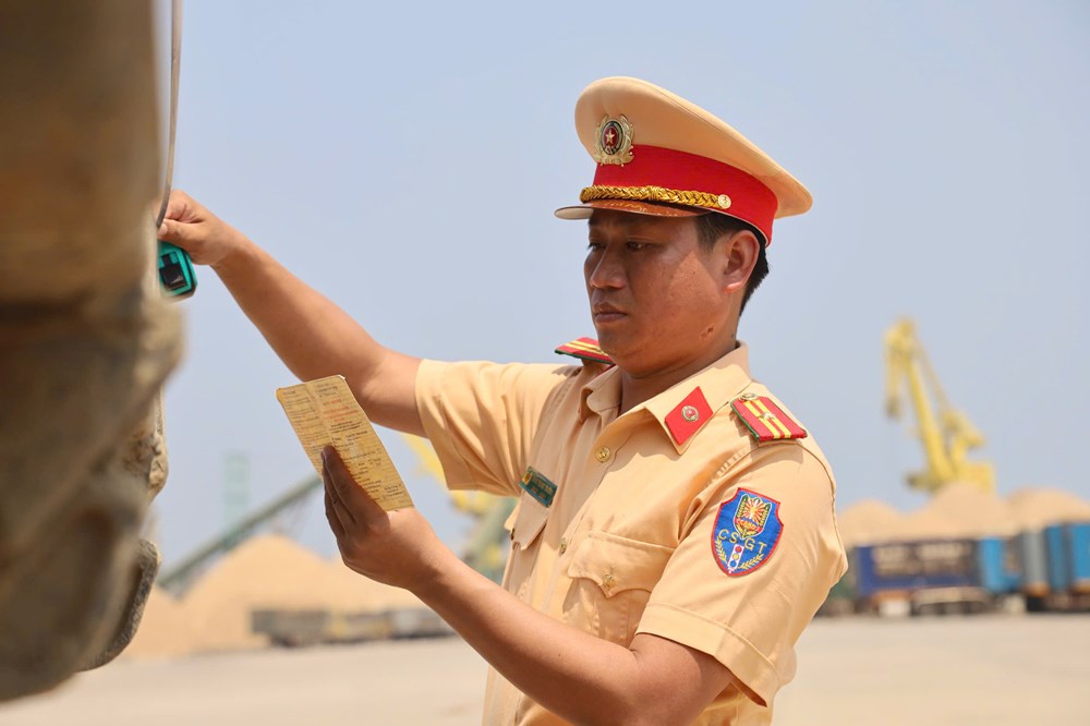Quảng Ngãi siết chặt quản lý xe tải trọng lớn, ngăn ngừa mất ATGT - ảnh 2