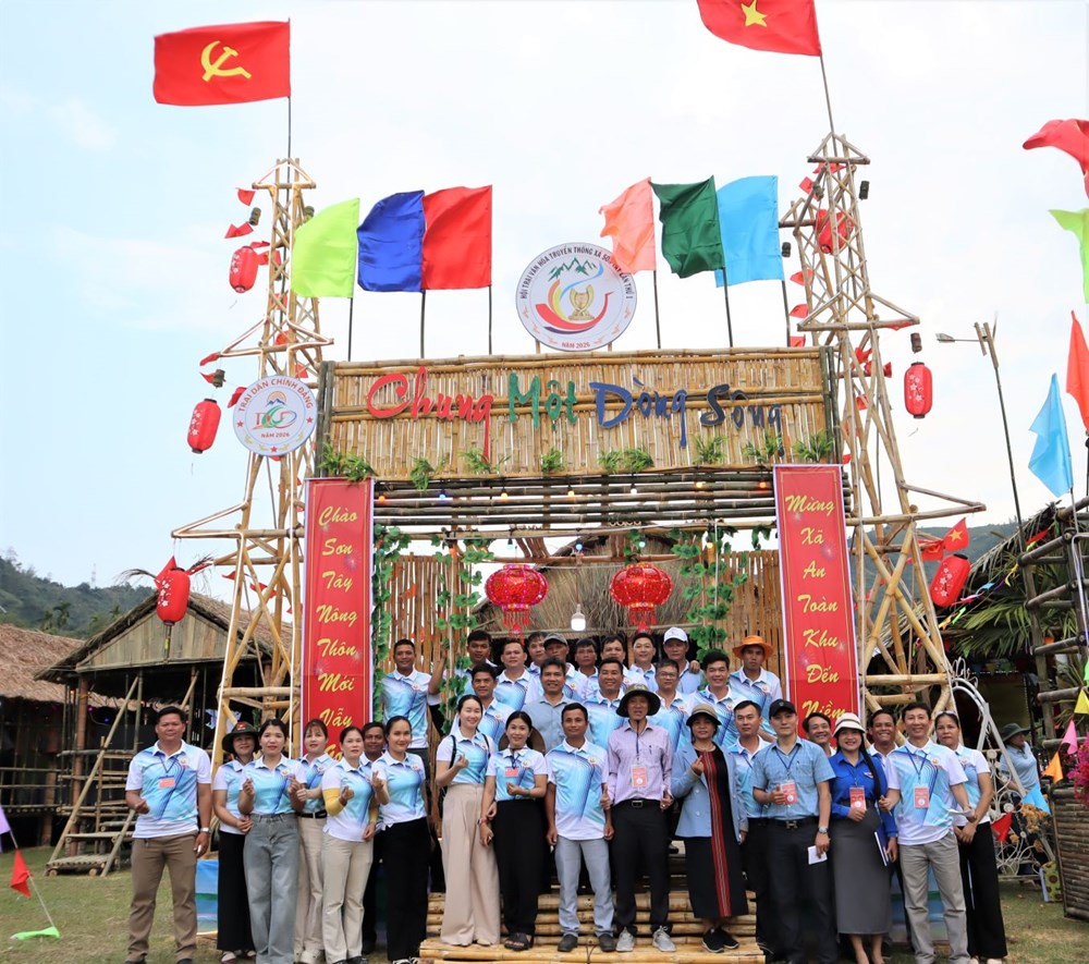 Sơn Tây đón nhận danh hiệu xã An toàn khu – ghi dấu vùng đất căn cứ cách mạng anh hùng - ảnh 5