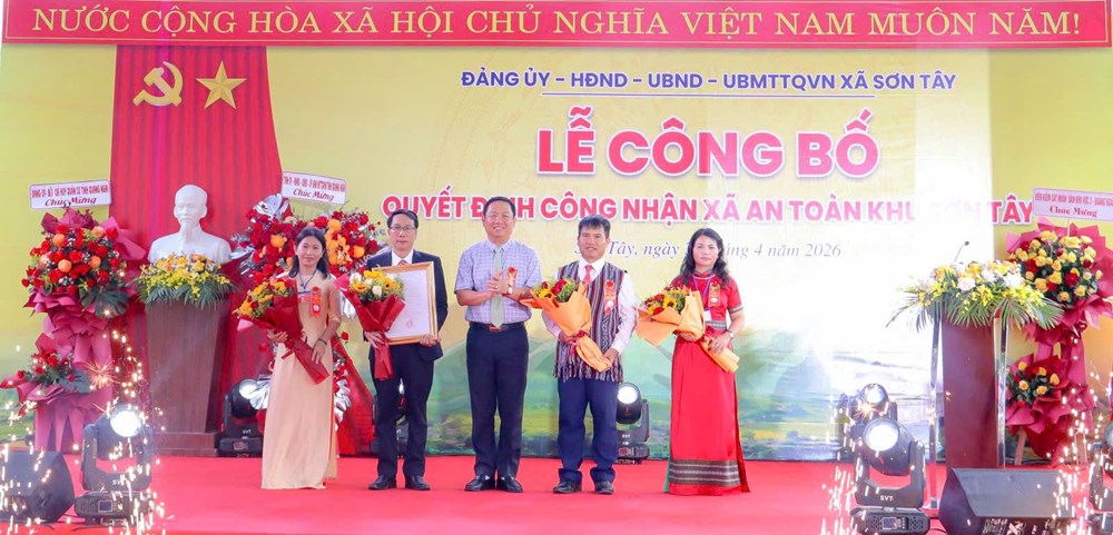 Sơn Tây đón nhận danh hiệu xã An toàn khu – ghi dấu vùng đất căn cứ cách mạng anh hùng - ảnh 1