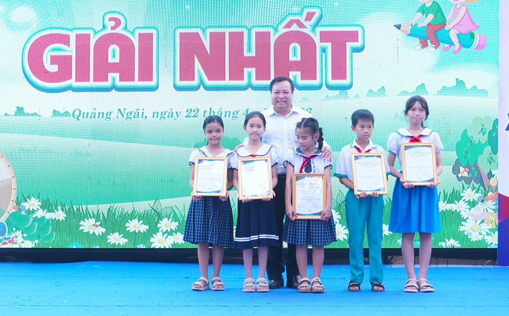 Thiếu nhi Quảng Ngãi lan tỏa tình yêu sách qua sắc màu hội họa - ảnh 1