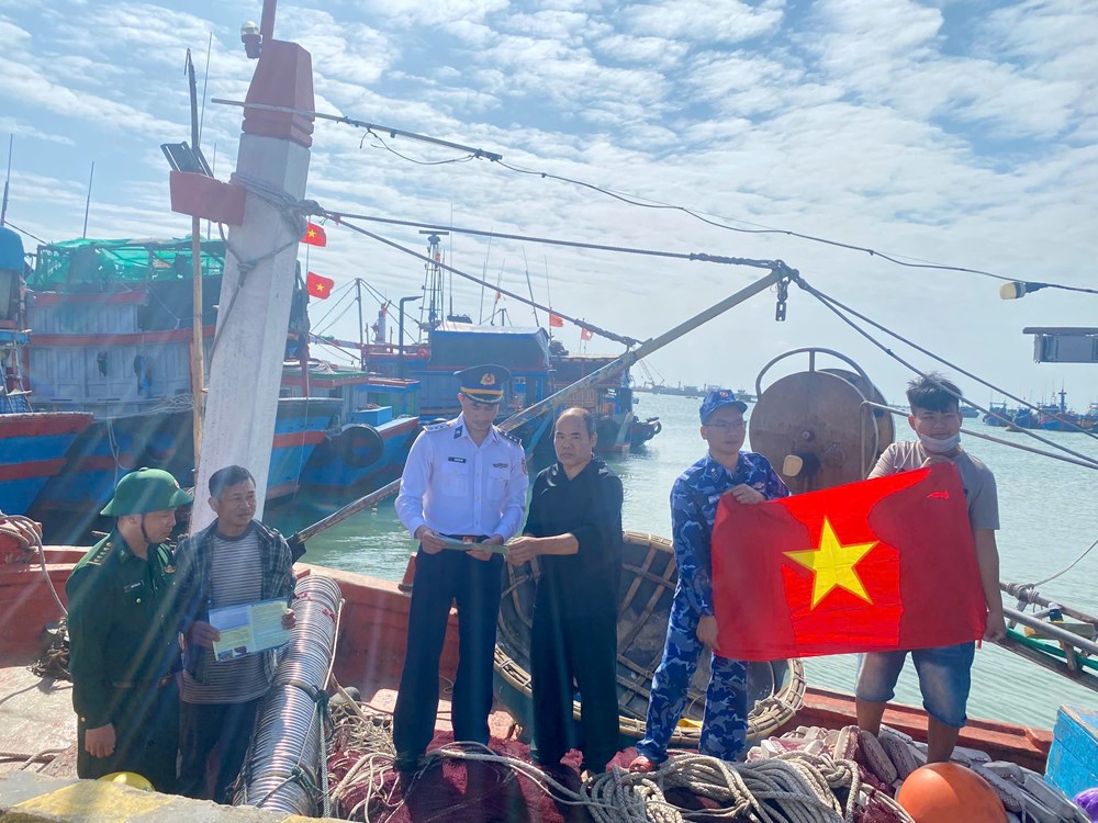 Hành trình bền bỉ gỡ “thẻ vàng” IUU từ những chuyến tàu ra khơi  - ảnh 4