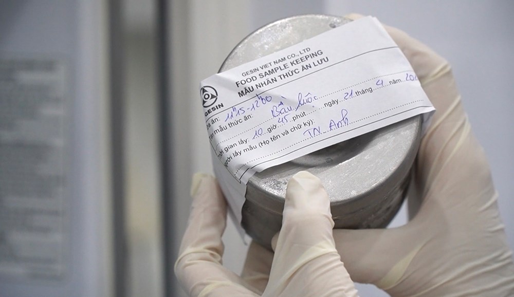 Ngăn ngừa ngộ độc thực phẩm bắt đầu từ những bếp ăn tập thể - ảnh 2