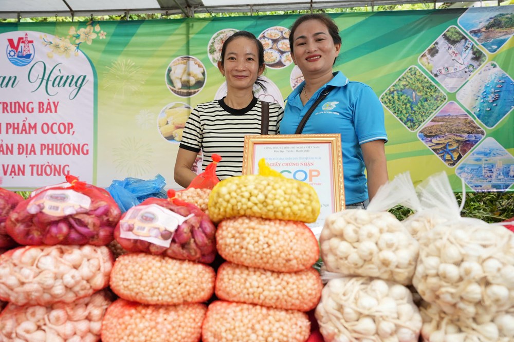 Sắc màu lễ hội trên rừng dừa Cà Ninh thu hút khách  - ảnh 4