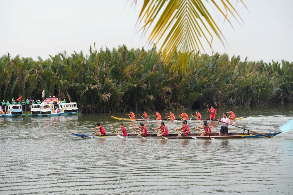 Sắc màu lễ hội trên rừng dừa Cà Ninh thu hút khách  - ảnh 3