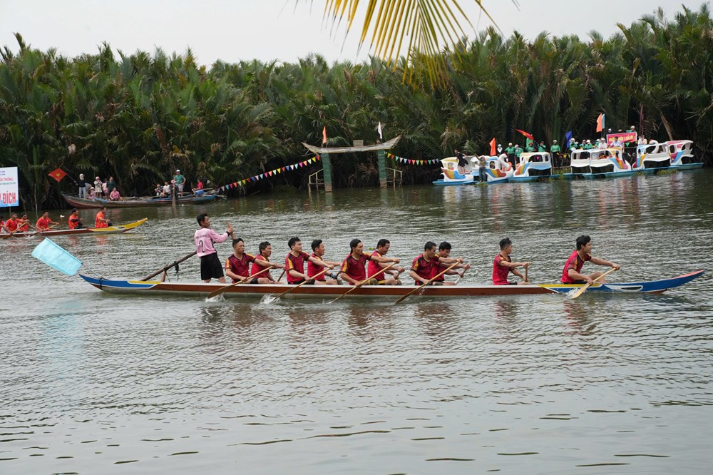 Sắc màu lễ hội trên rừng dừa Cà Ninh thu hút khách  - ảnh 2