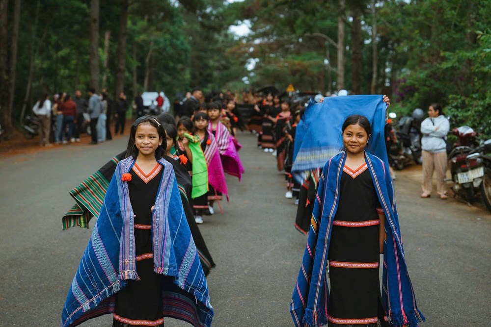 Quảng Ngãi đón 320.000 lượt khách dịp Giỗ Tổ, doanh thu đạt 251 tỉ đồng - ảnh 3