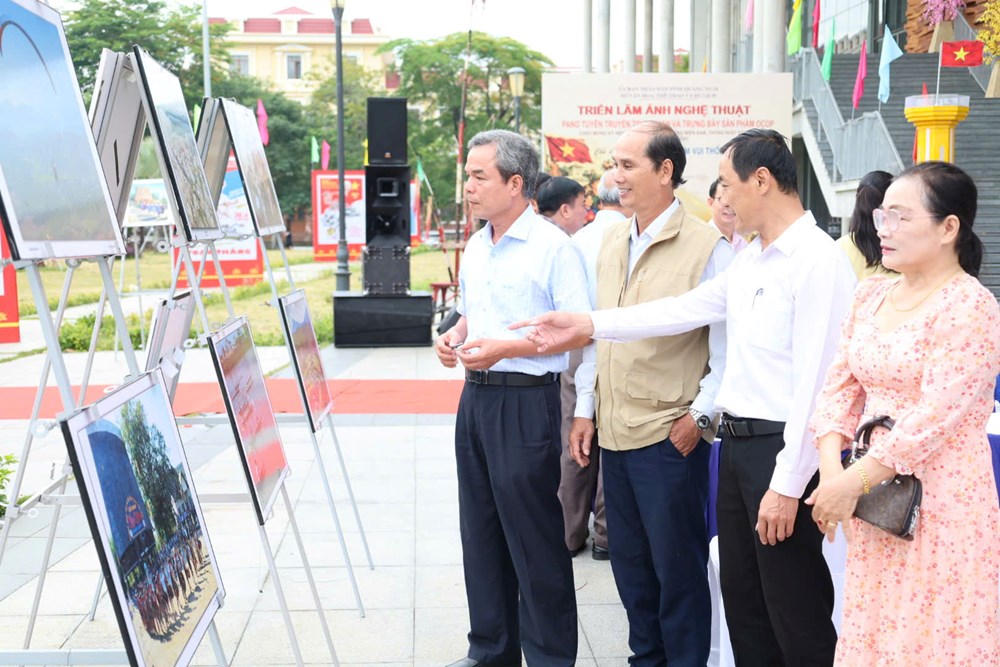 Khai mạc triển lãm “Quảng Ngãi – Niềm vui thống nhất” - ảnh 5