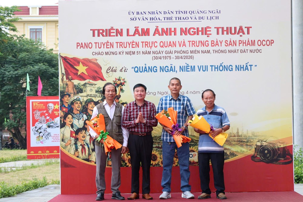 Khai mạc triển lãm “Quảng Ngãi – Niềm vui thống nhất” - ảnh 7