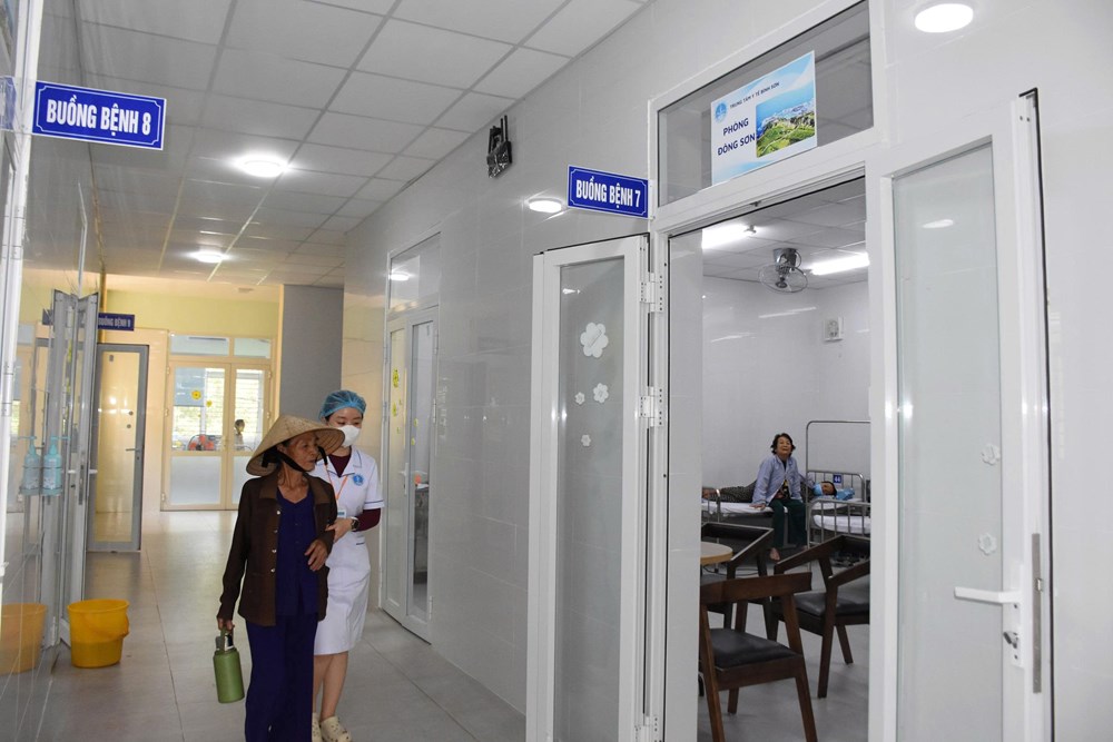 “Gắn tên quê hương vào phòng bệnh” – cách làm mới tạo không gian y tế gần gũi  - ảnh 1