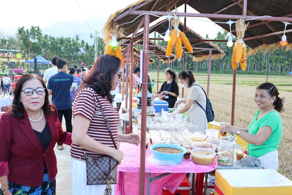 Lễ hội ẩm thực Bình Thành hút khách ở Quảng Ngãi - ảnh 2