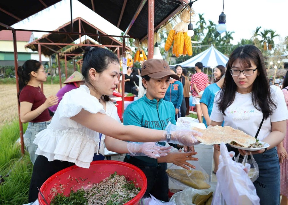 Lễ hội ẩm thực Bình Thành hút khách ở Quảng Ngãi - ảnh 4
