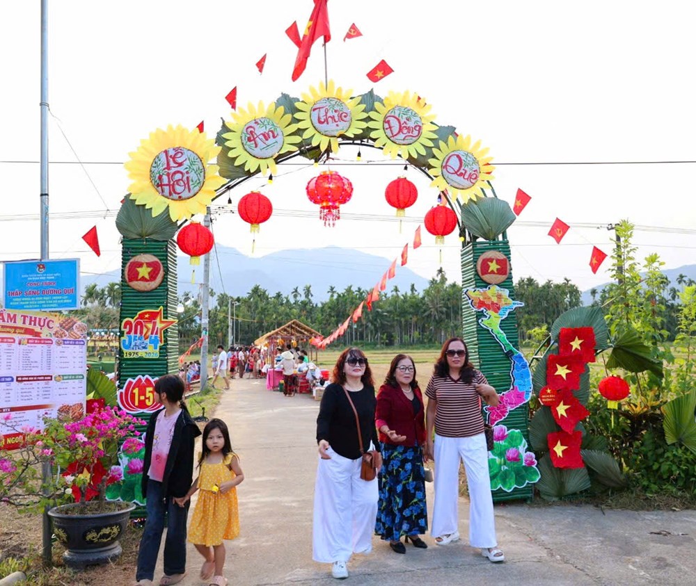 Lễ hội ẩm thực Bình Thành hút khách ở Quảng Ngãi - ảnh 1