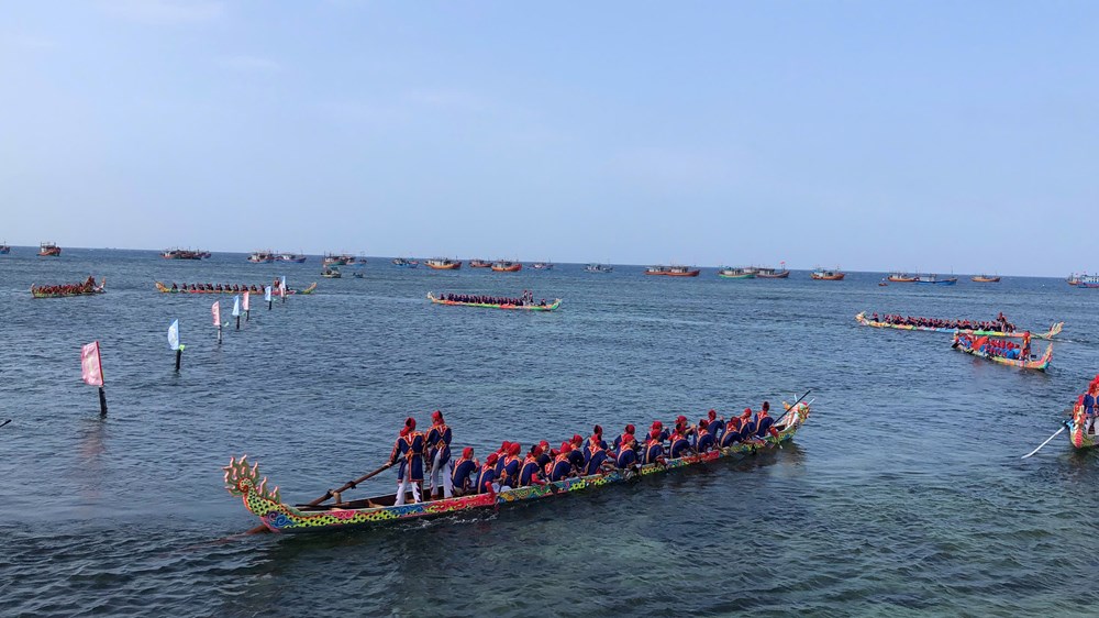 Lý Sơn rộn ràng Hội đua thuyền truyền thống tứ linh - ảnh 3