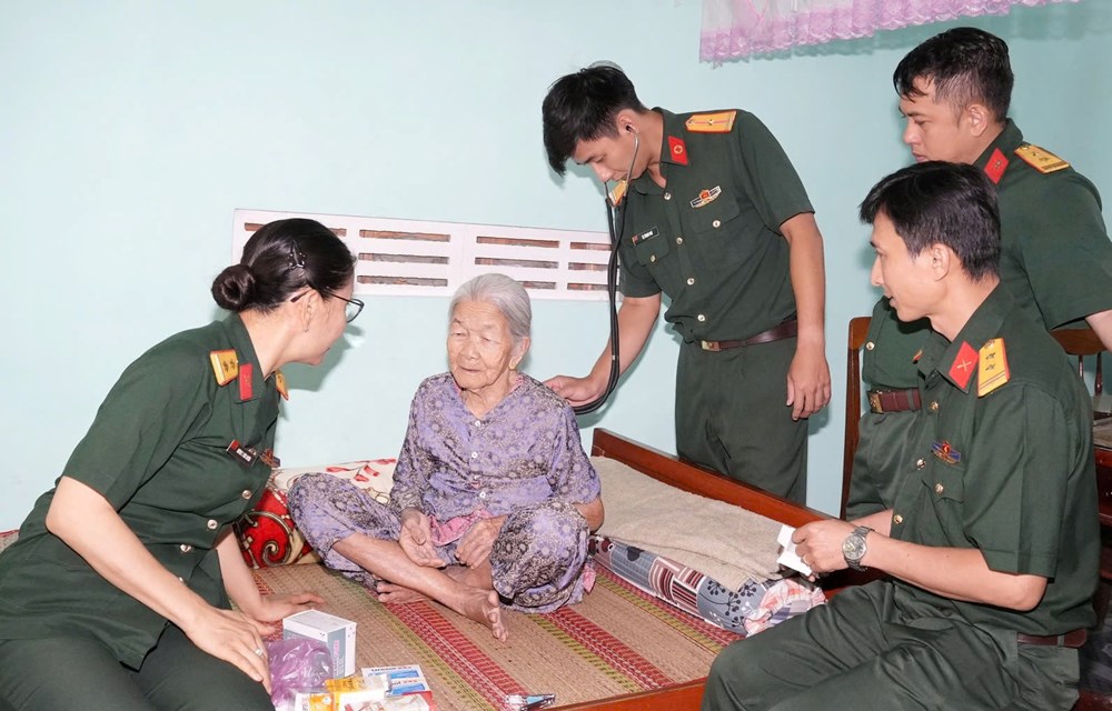 LLVT tỉnh Quảng Ngãi sôi nổi hoạt động tri ân, giáo dục truyền thống dịp lễ 30.4 và 1.5 - ảnh 1