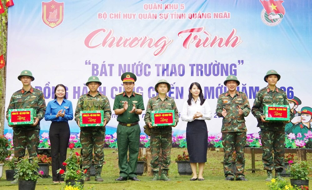 LLVT tỉnh Quảng Ngãi sôi nổi hoạt động tri ân, giáo dục truyền thống dịp lễ 30.4 và 1.5 - ảnh 4