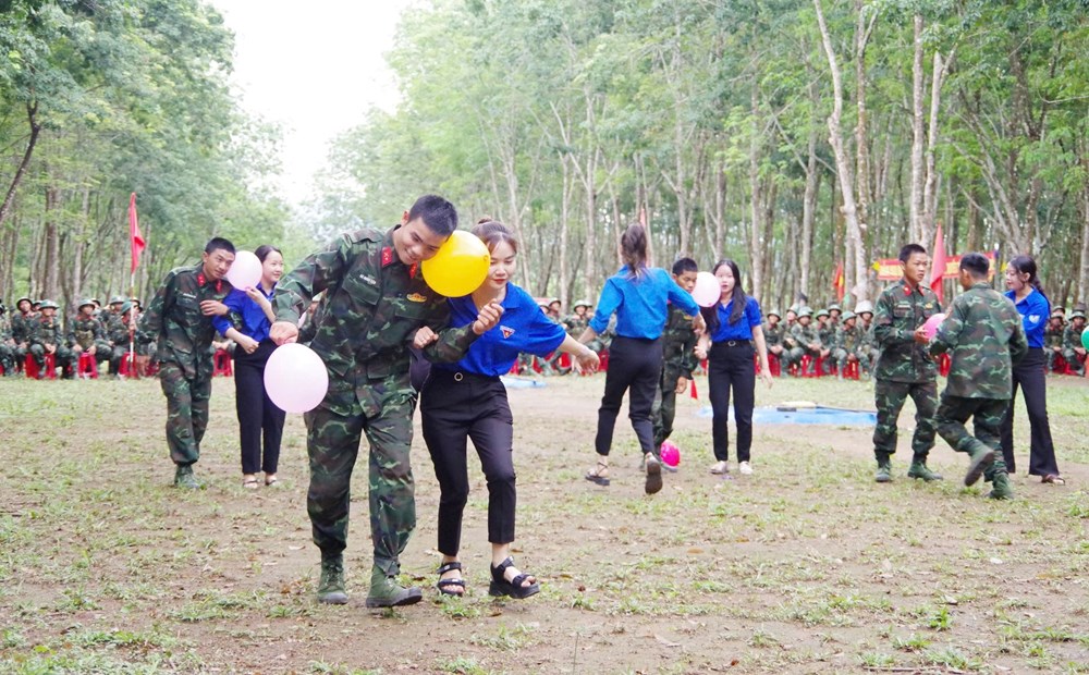 LLVT tỉnh Quảng Ngãi sôi nổi hoạt động tri ân, giáo dục truyền thống dịp lễ 30.4 và 1.5 - ảnh 5