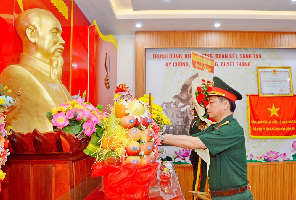 LLVT tỉnh Quảng Ngãi sôi nổi hoạt động tri ân, giáo dục truyền thống dịp lễ 30.4 và 1.5 - ảnh 7