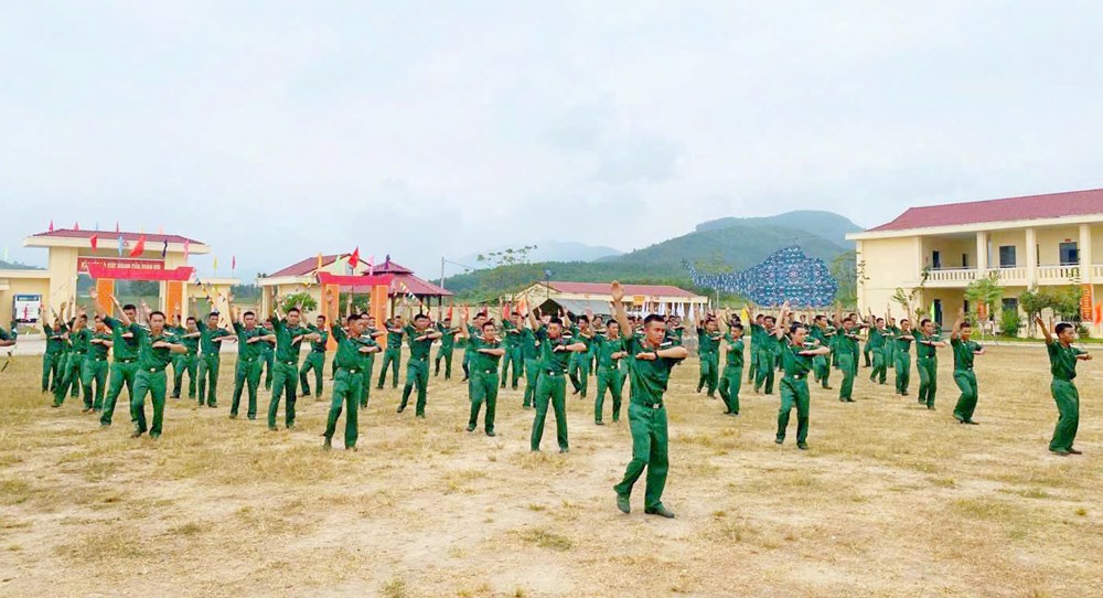 LLVT tỉnh Quảng Ngãi sôi nổi hoạt động tri ân, giáo dục truyền thống dịp lễ 30.4 và 1.5 - ảnh 3