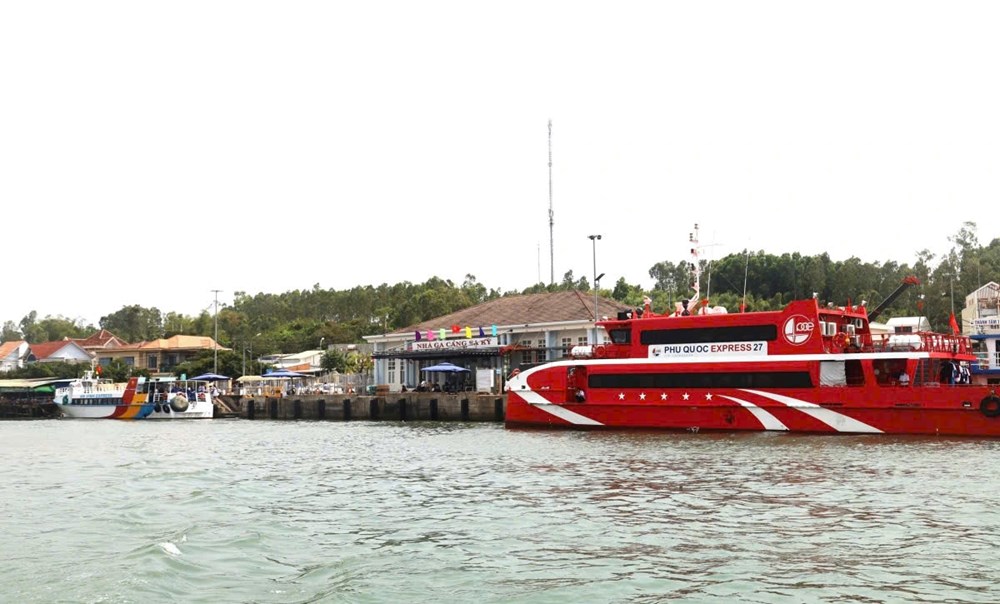 Siết chặt an toàn giữa cao điểm du lịch tuyến Sa Kỳ - Lý Sơn  - ảnh 3