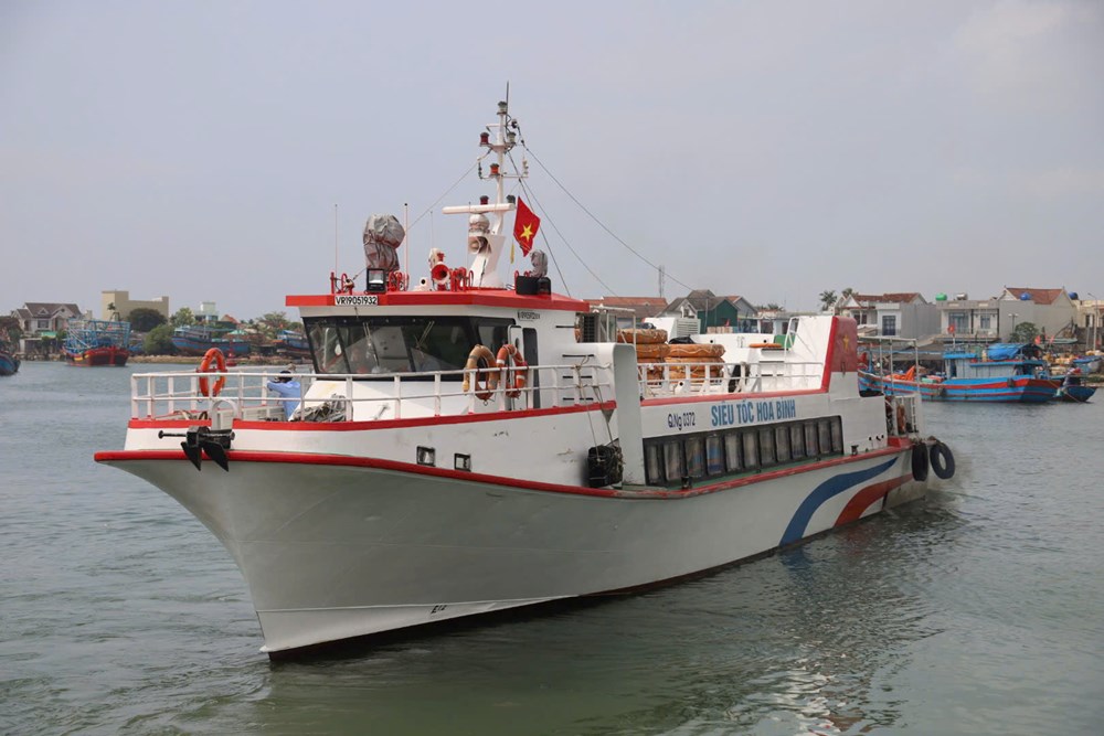 Siết chặt an toàn giữa cao điểm du lịch tuyến Sa Kỳ - Lý Sơn  - ảnh 4