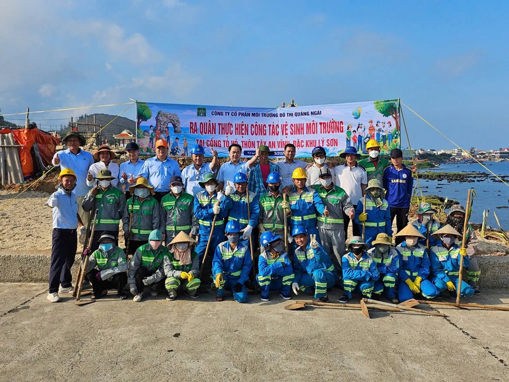 Dọn sạch Cổng Tò Vò, giữ hình ảnh đẹp cho du lịch đảo Lý Sơn - ảnh 5