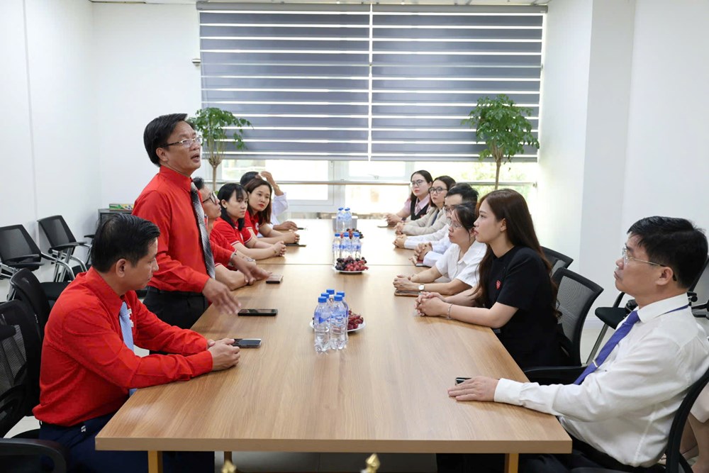 Quảng Ngãi ký kết chương trình hỗ trợ 100 ca phẫu thuật đục thủy tinh thể cho người nghèo - ảnh 4