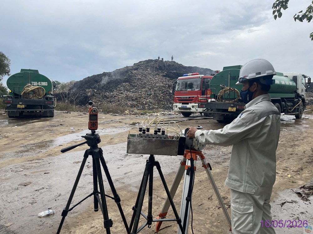 Quảng Ngãi quan trắc môi trường sau vụ cháy tại Nhà máy rác Nghĩa Kỳ - ảnh 2