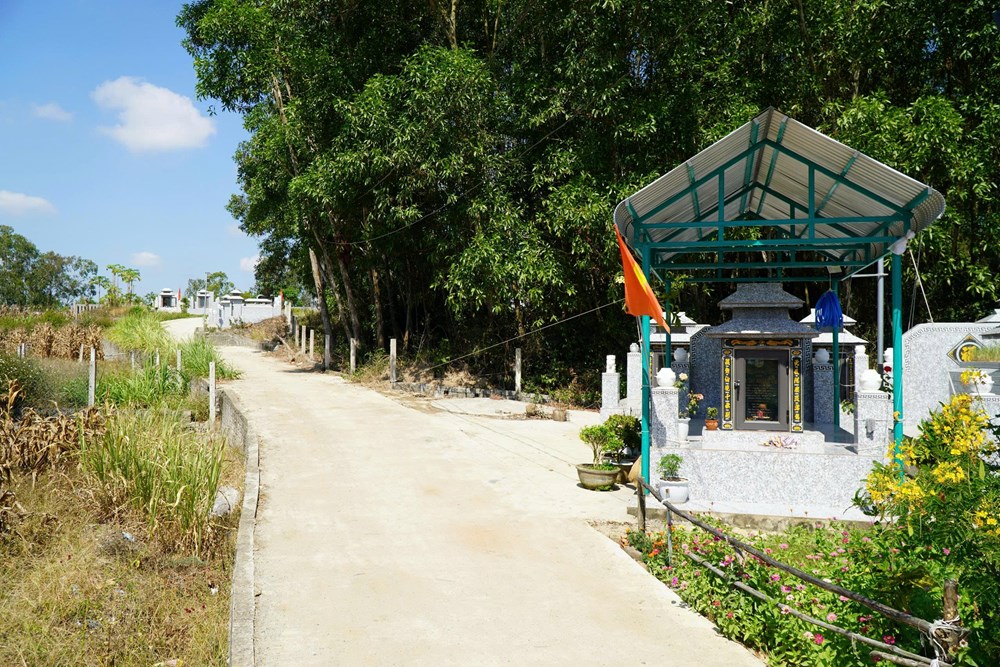 Tự phát hình thành “nghĩa trang” trên đất nông nghiệp - ảnh 2