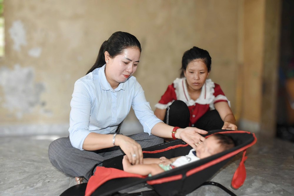 Quảng Ngãi: Chi bộ xã Trường Giang nhận đỡ đầu trẻ mồ côi sau vụ đuối nước - ảnh 3