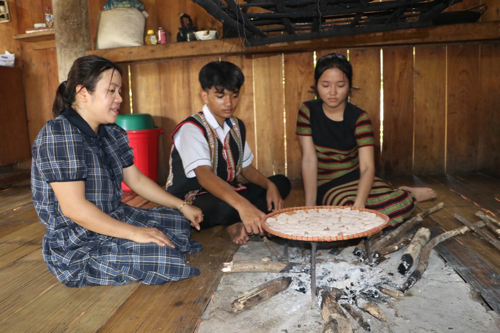 Học sinh đồng bào Ca Dong “đánh thức” giá trị lúa rẫy đại ngàn - ảnh 2