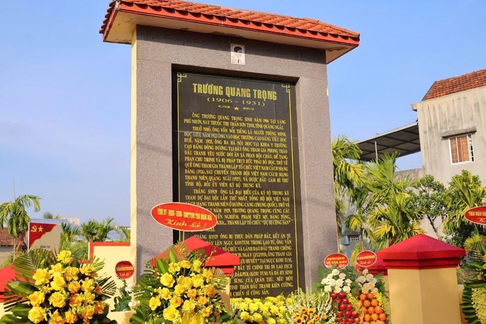 Dâng hương, dâng hoa kỉ niệm 120 năm Ngày sinh nhà cách mạng Trương Quang Trọng - ảnh 2