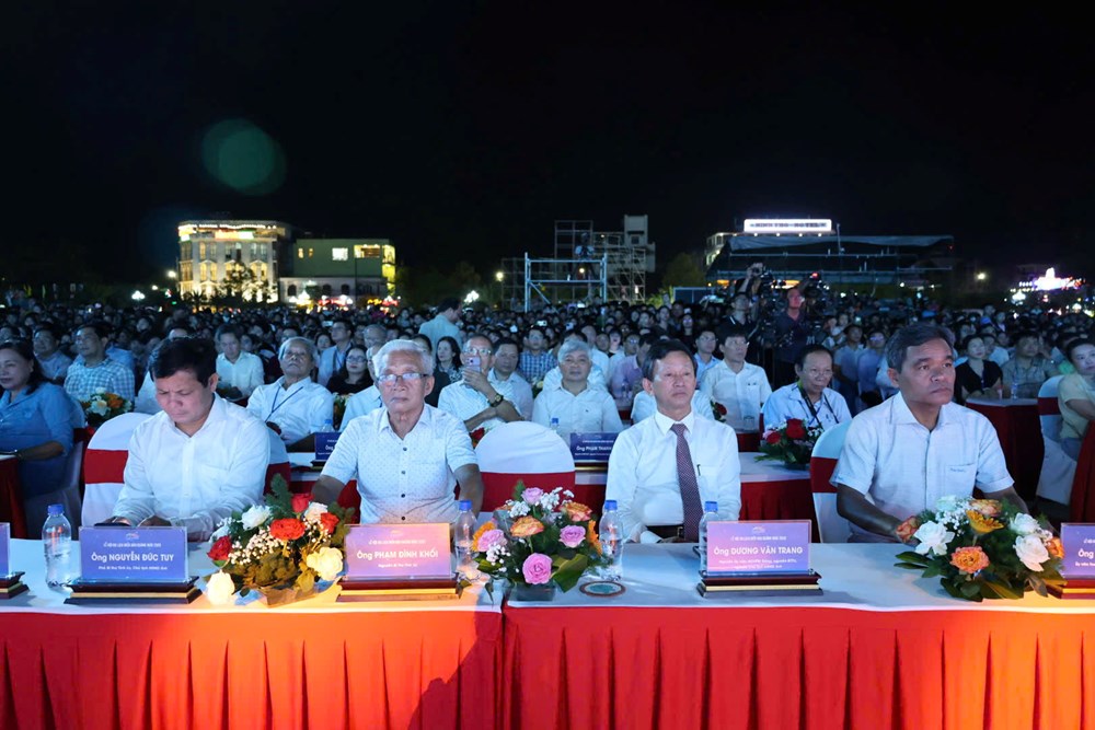“Quảng Ngãi - Bản giao hưởng biển đảo” mở màn mùa lễ hội rực rỡ - ảnh 1