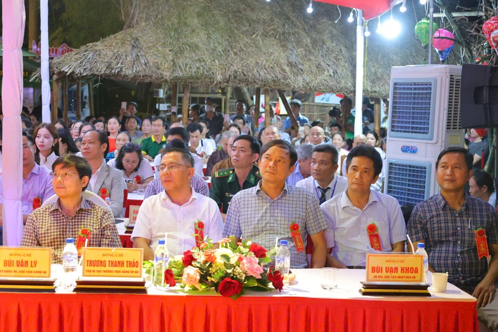 Hàng nghìn hoa đăng thắp sáng đêm rừng dừa Tịnh Khê - ảnh 3