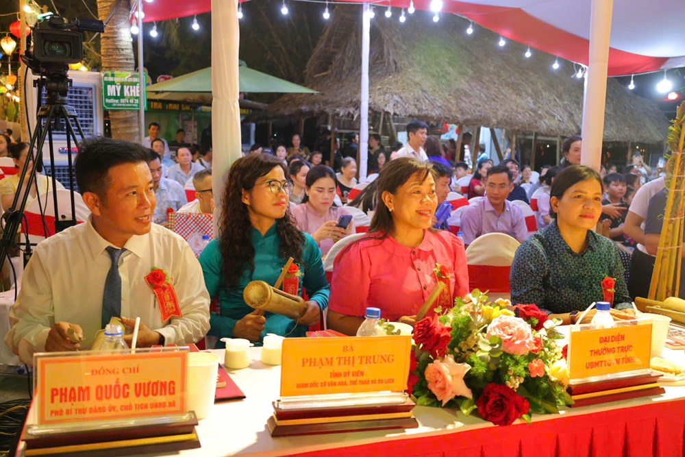 Hàng nghìn hoa đăng thắp sáng đêm rừng dừa Tịnh Khê - ảnh 14